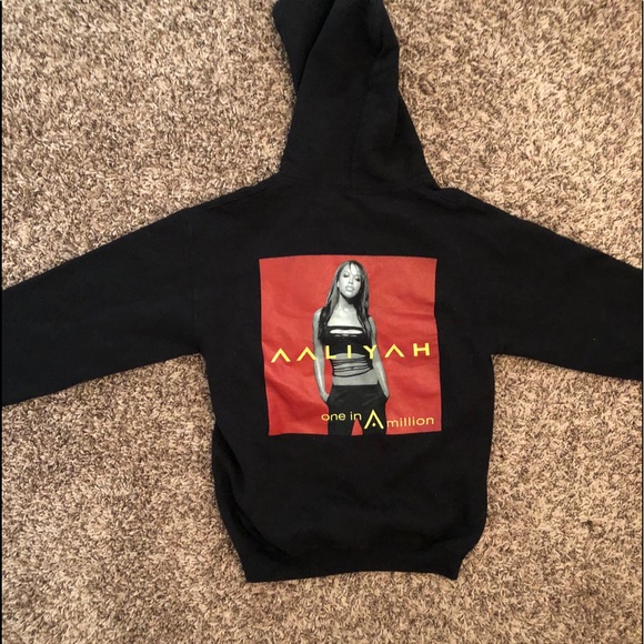 aaliyah mickey mouse sweater